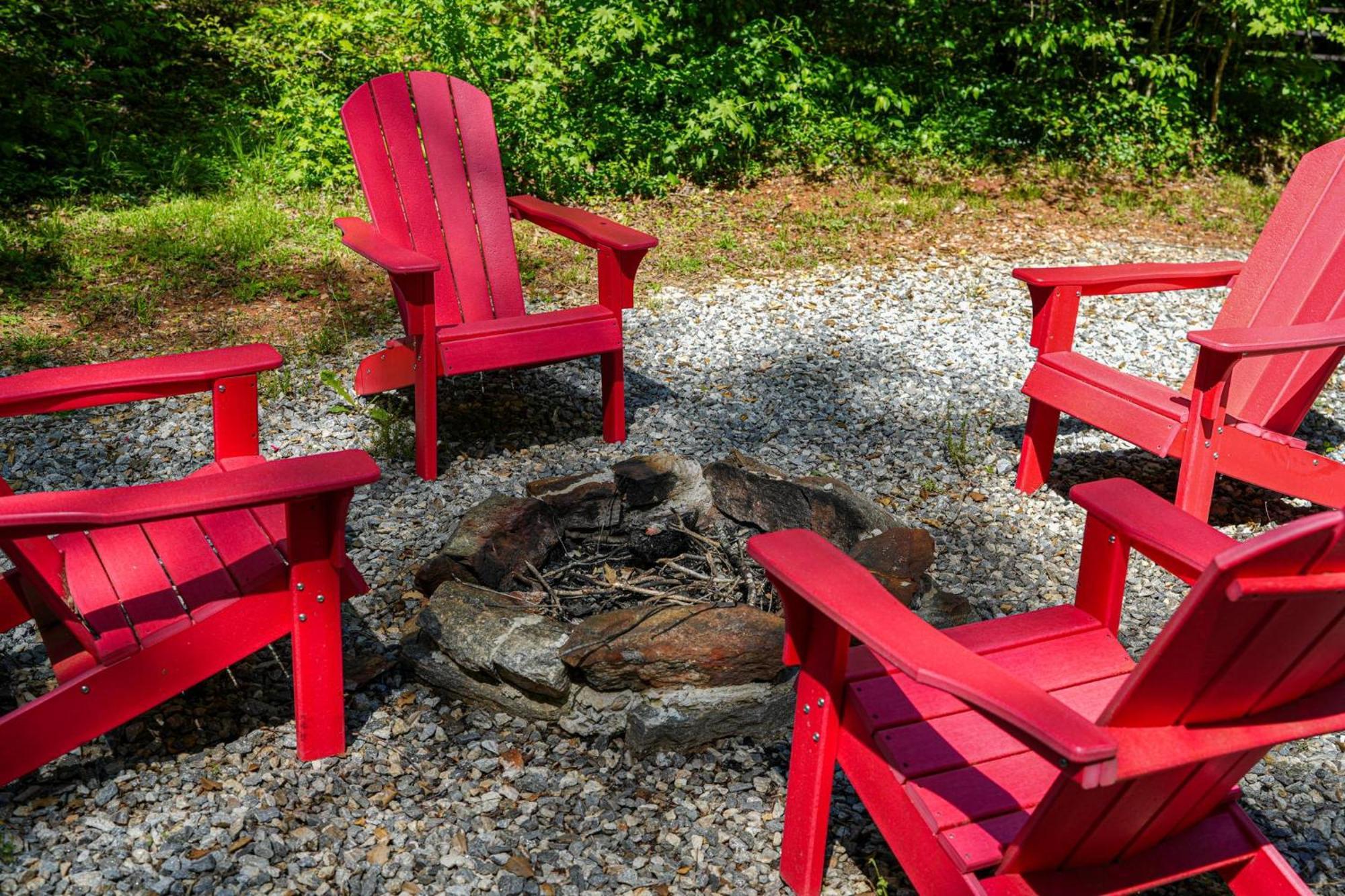 The Big Little Cabin - Hot Tub & Playground Dahlonega Exterior foto
