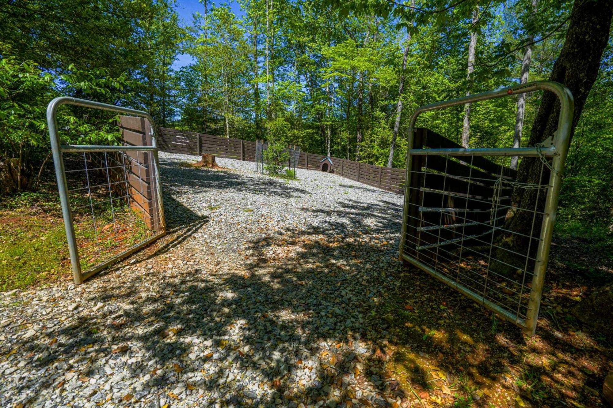 The Big Little Cabin - Hot Tub & Playground Dahlonega Exterior foto