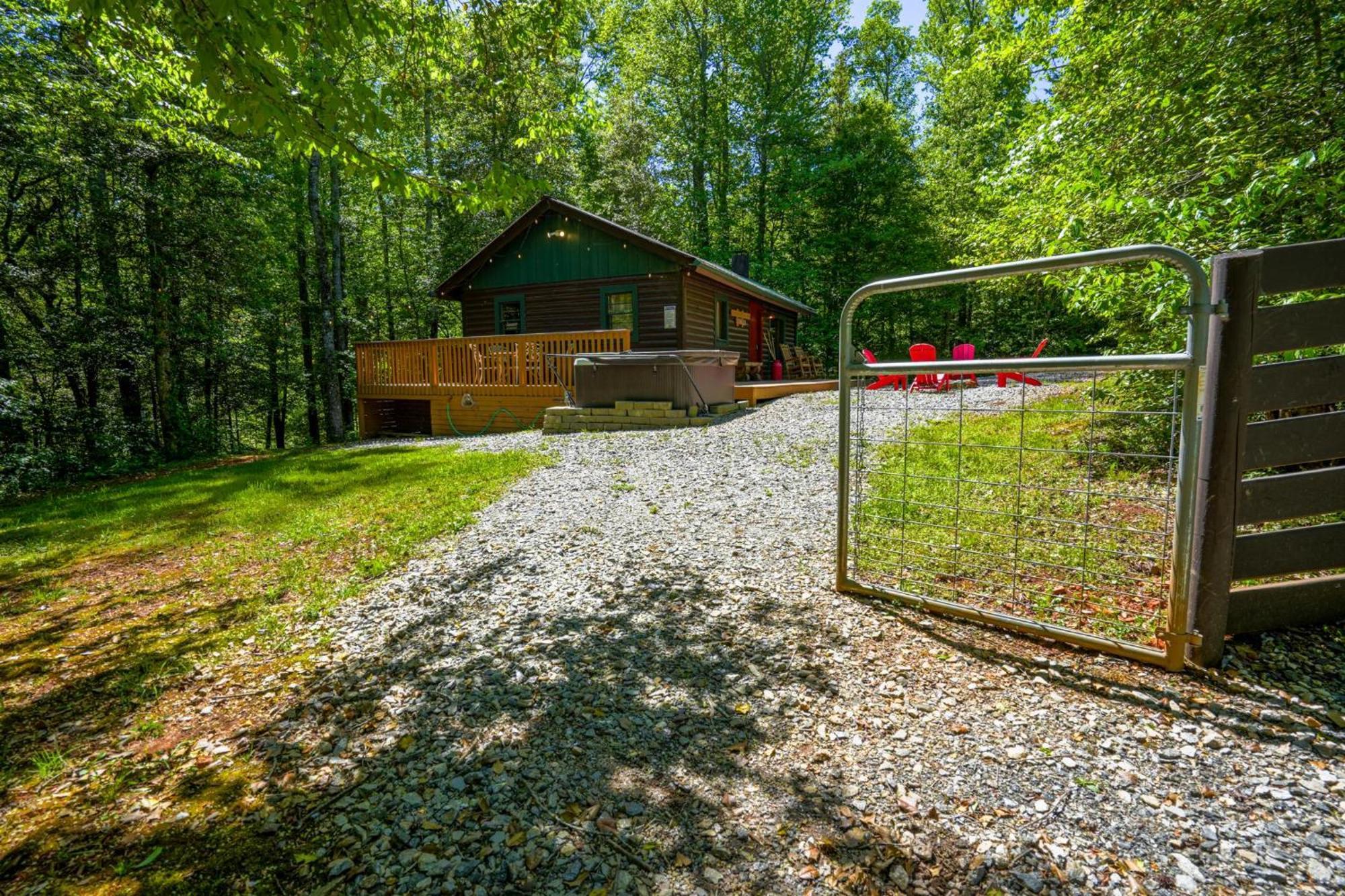 The Big Little Cabin - Hot Tub & Playground Dahlonega Exterior foto